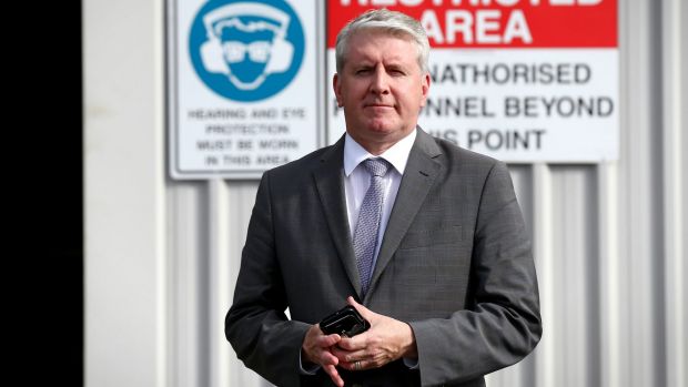 unemployment falls 02